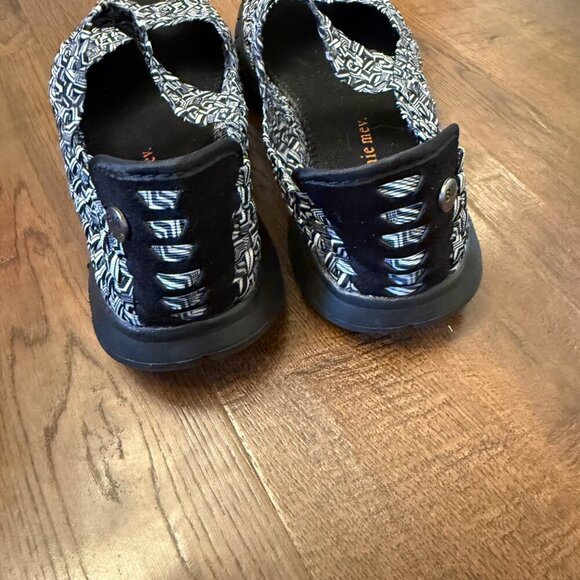 Bernie Mev Comfi Womens Black & White Woven Slip-On Sandals - Size 39 EU - Picture 4 of 7